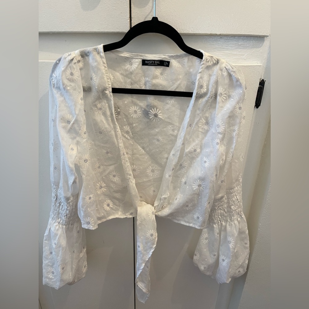 White Daisy print crop top
